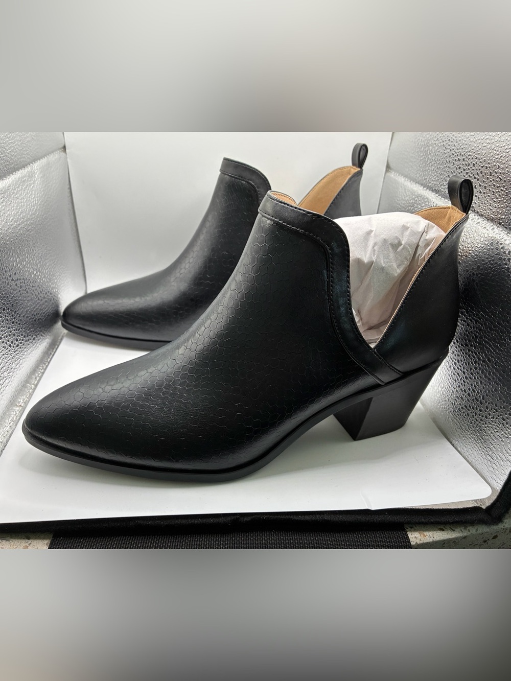 Journey Collection Terri Black Textured Cut Out Ankle Booties Women’s 10 NIB